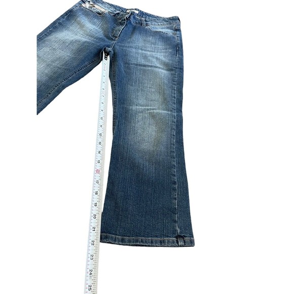 Burberry Womens Capri jeans pants size 8 inseam 22in blue EUC distressed - Picture 11 of 12